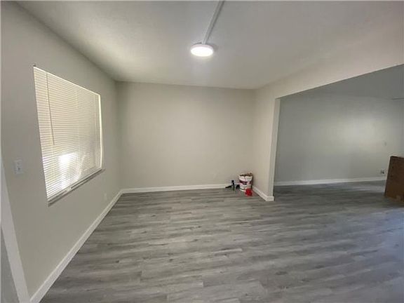 5th image of 3880 Woodside Dr #1C