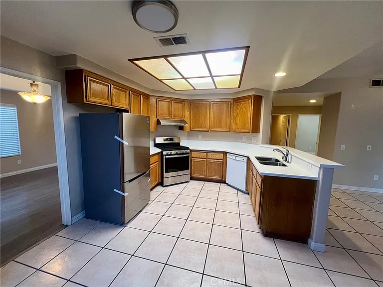 2909 Dorchester Cir — Photo 12