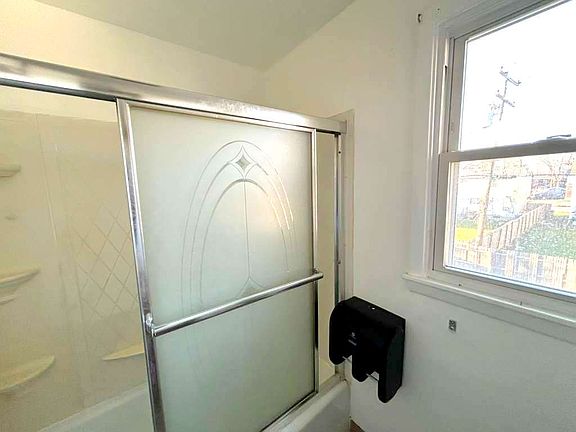 5th image of 42 Viola Dr #2