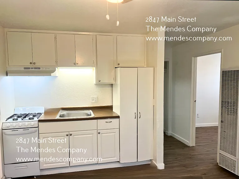 2847 Main St #4 — Photo 2