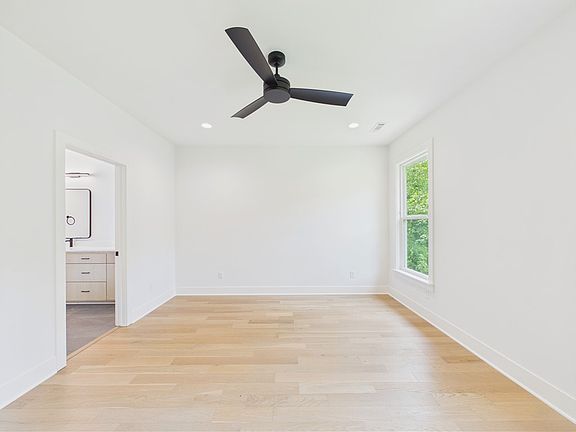 4th image of 20 Singleton Dr