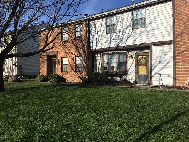 2 bed, 2.5 bath, 1099 sqft, $1,450 — Photo 2