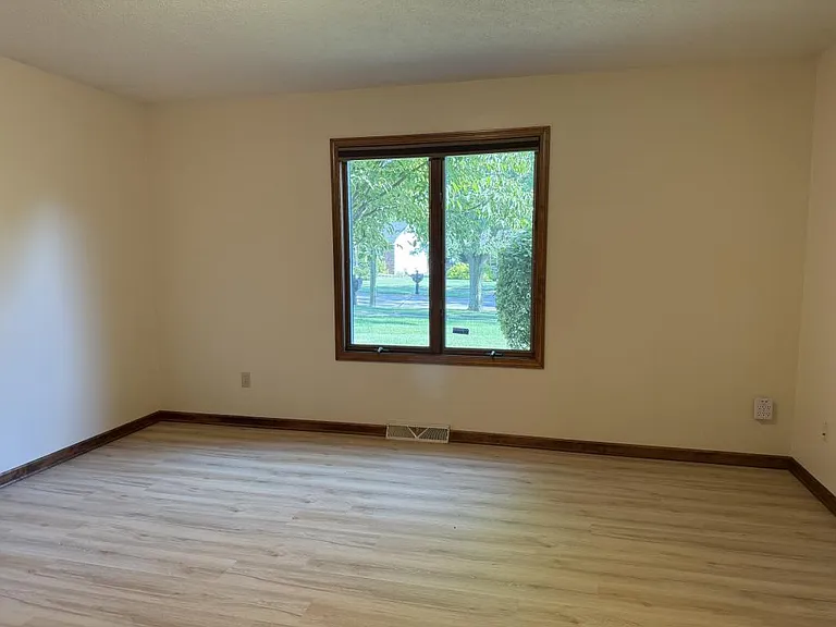 2812 Eastwood Dr — Photo 7