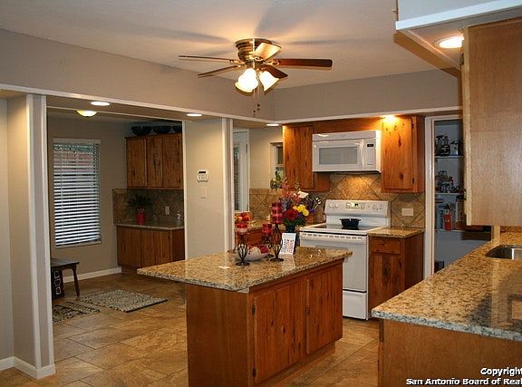 4th image of 203 Oak Park Dr