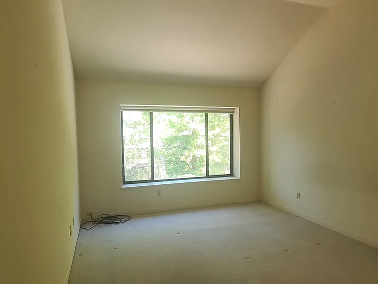 211 Kingswood Ct — Photo 15
