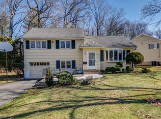 13 N Ridge Rd, Livingston, NJ 07039