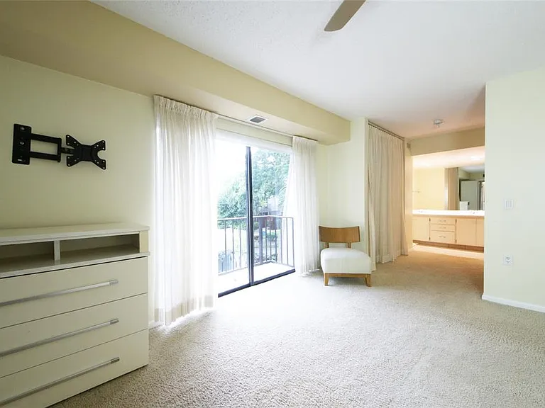 1700 Embassy Dr #504 — Photo 3