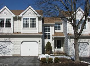 5 Weatherhill Rd, Hamburg, NJ 07419