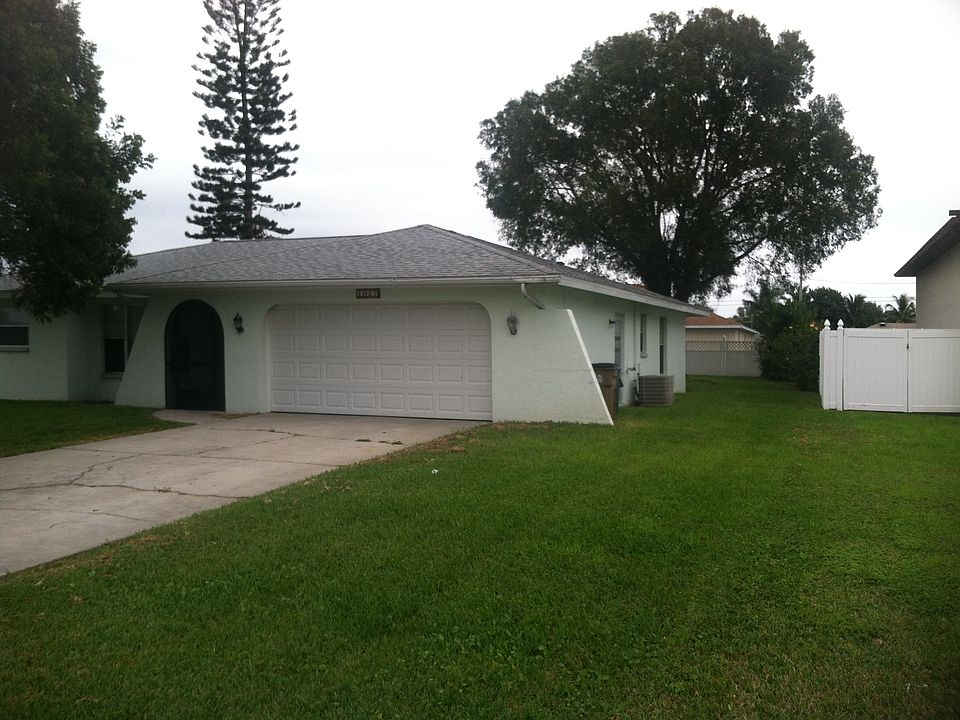 1st image of 1027 SE 17th Pl