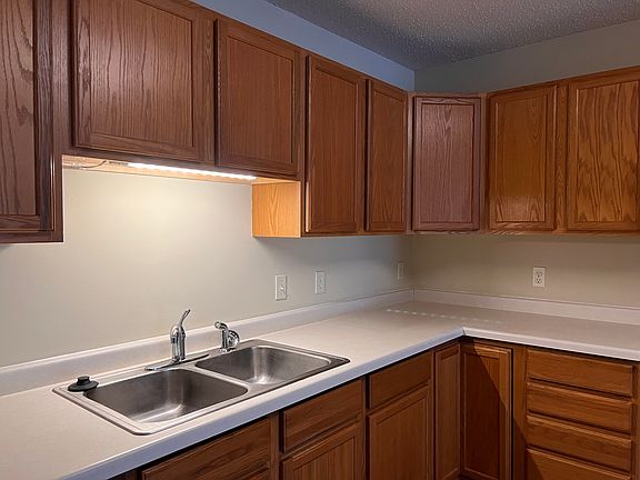 3rd image of 309 Williamsburg Pl #C