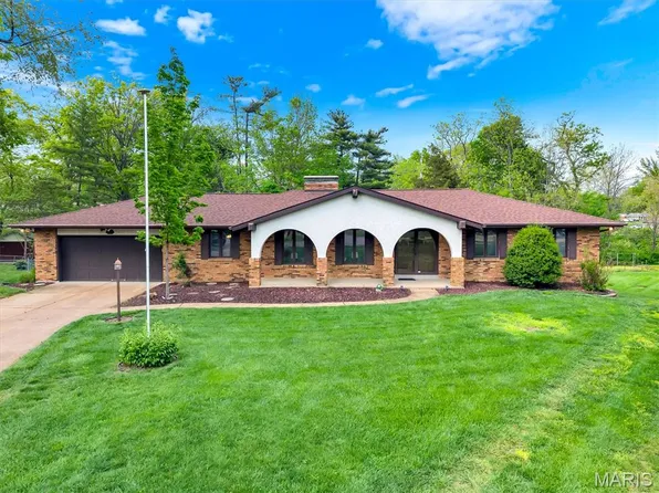 10001 Kalinda Ln, Saint Louis, MO 63128