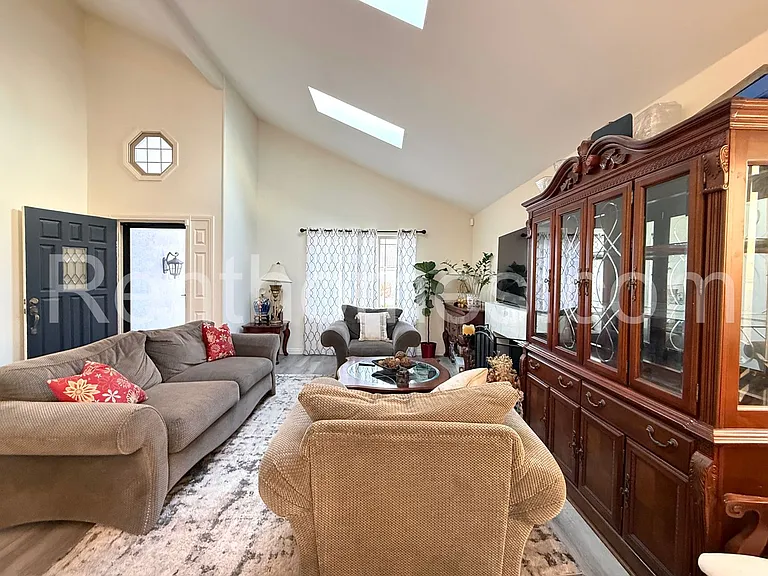 10990 Red Rock Dr — Photo 4