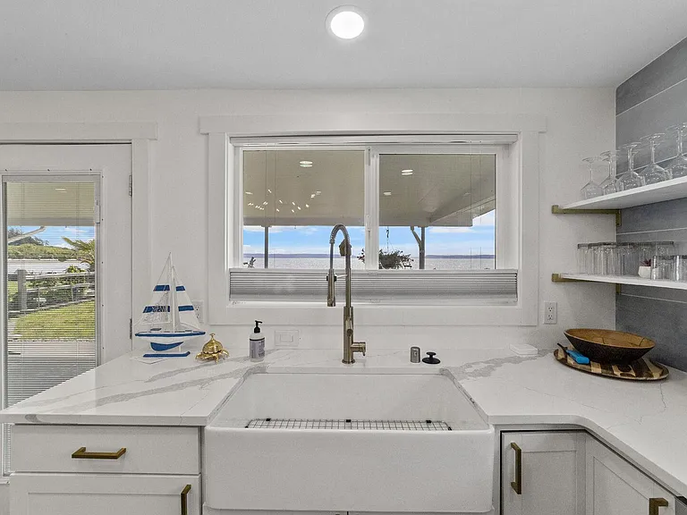 260 Driftwood Shores Rd — Photo 16