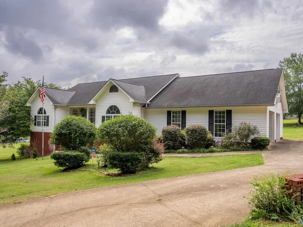 109 Walker Cemetery Rd, Bridgeport, AL 35740