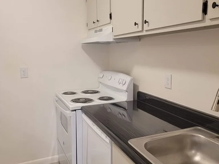University Park Apartments near Cornell University — Photo 465