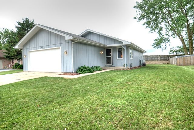 1st image of 419 S Whispering Hills Dr