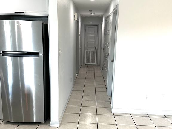 5th image of 328 Clemente Ave APT A