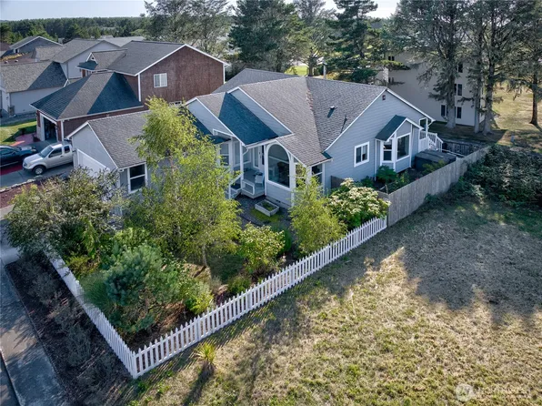 2615 Sea Crest Avenue, Long Beach, WA 98631