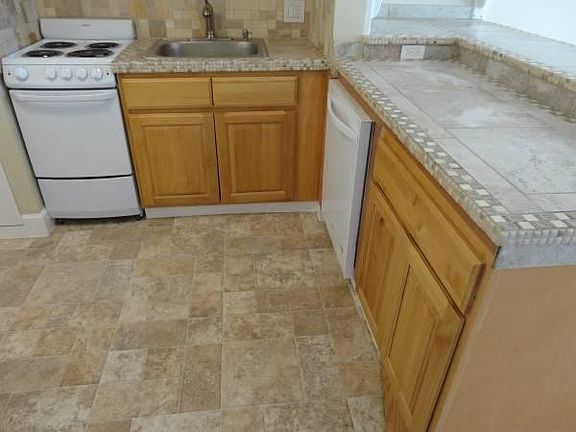 4th image of 3250 Laguna St #208