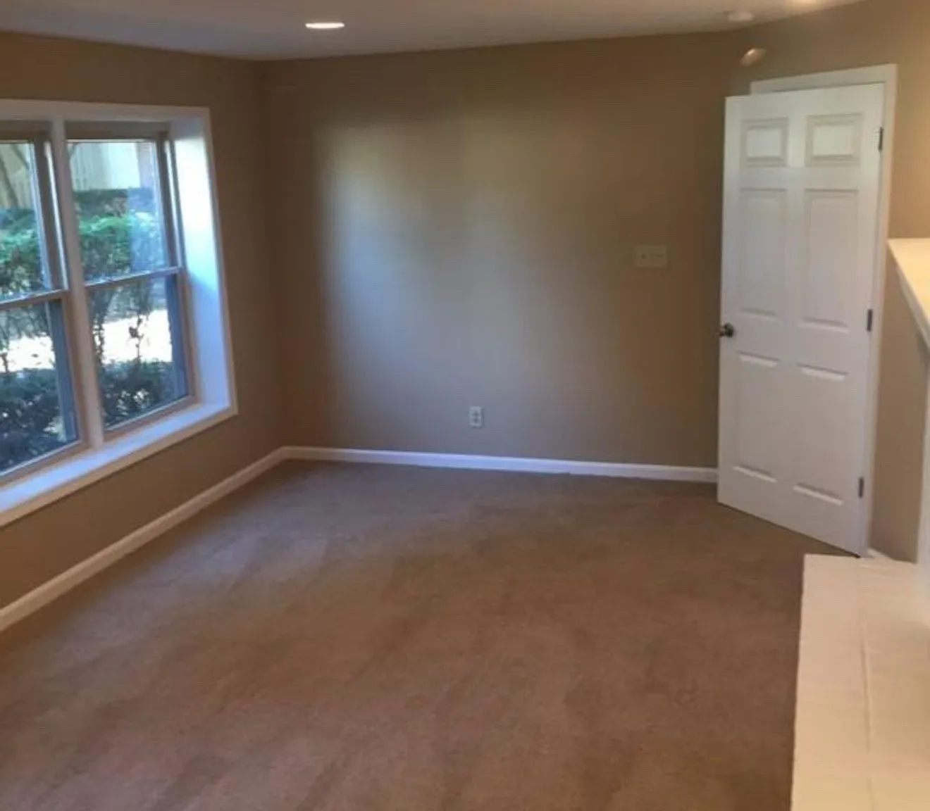 3 bed, 3.5 bath, 2605 sqft, $2,600 — Photo 4