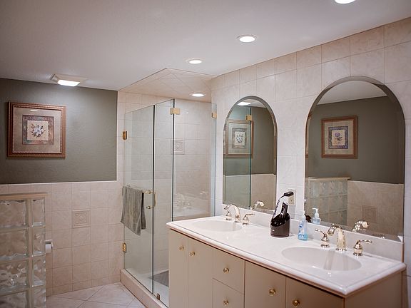 3rd image of 785 Villa Portofino Cir
