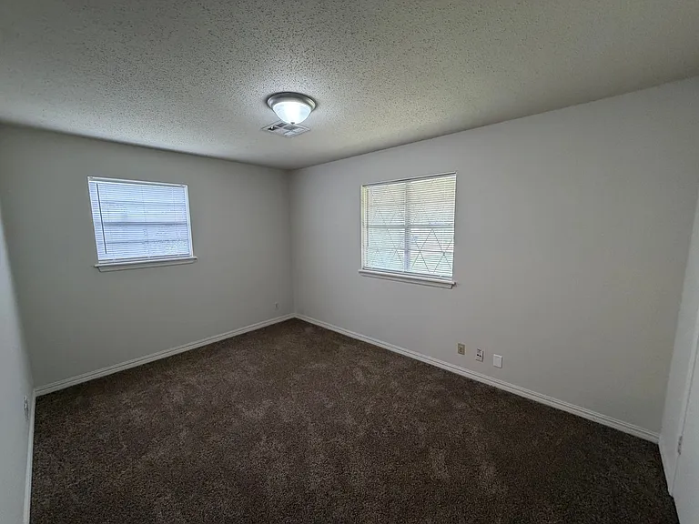 1011 Raleigh Cir — Photo 16