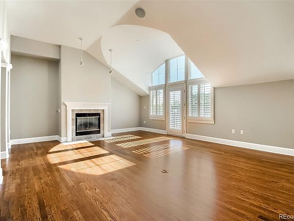 5th image of 300 N Hudson St Unit 306