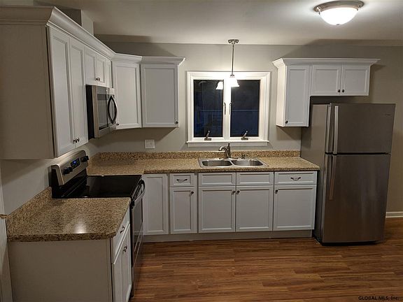 3rd image of 9 Margaret Dr