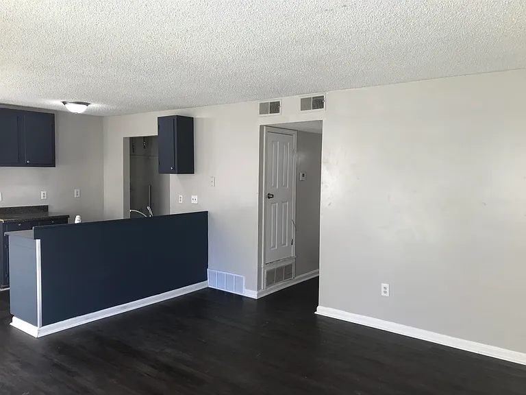 48 S Bristol Rd — Photo 10