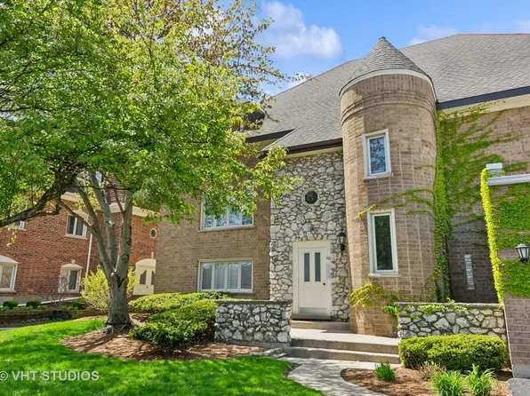 670 Ballantrae Dr, Northbrook, IL 60062
