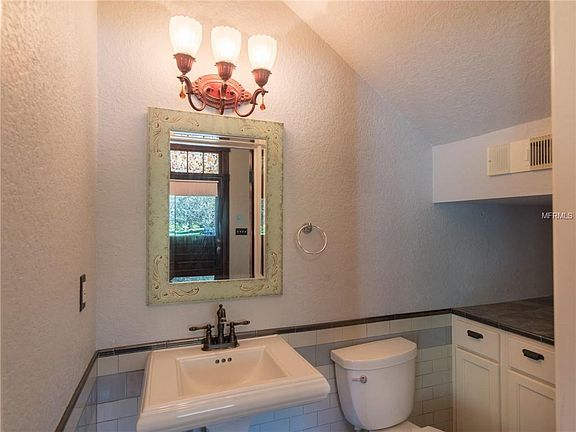 4th image of 206 E Ross Ave APT A