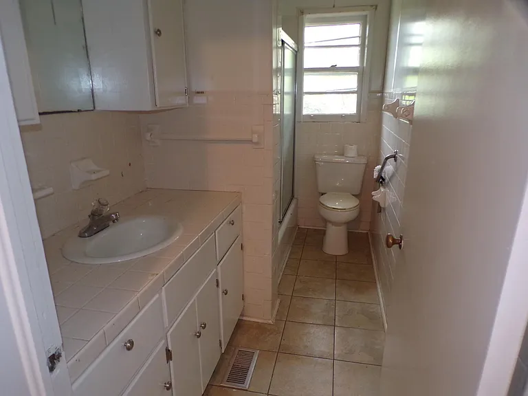 286 White Ave — Photo 4