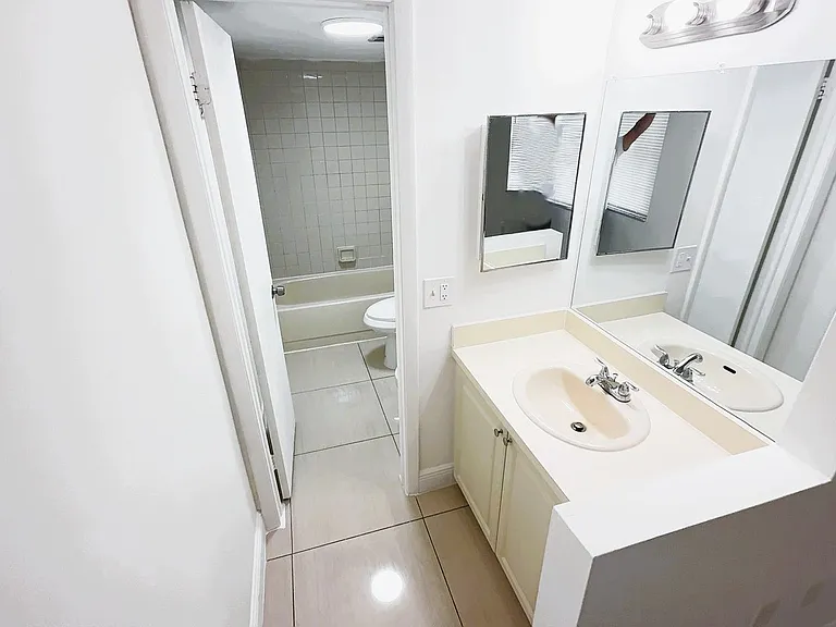 Pacifica Apartments — Photo 18