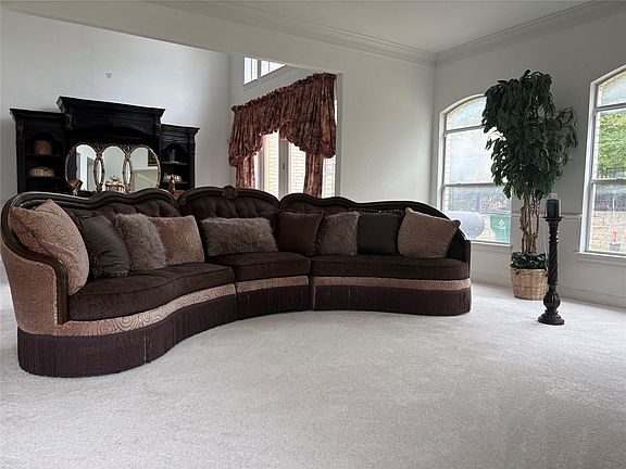 5th image of 404 Aria Dr