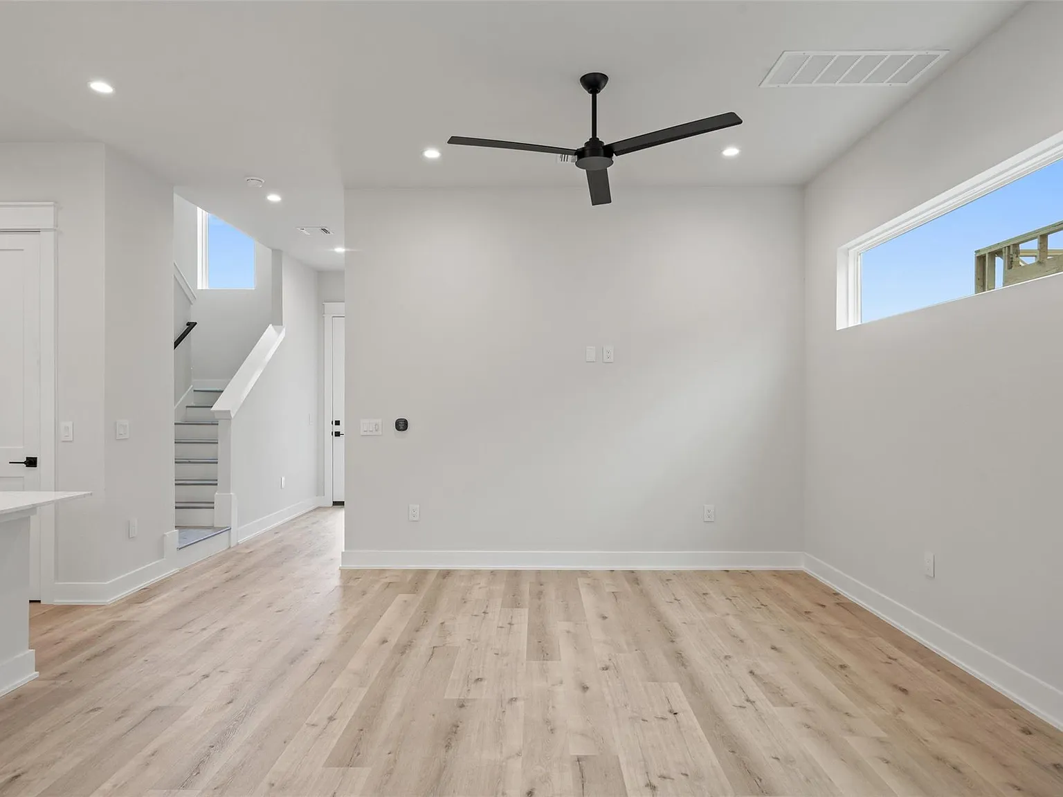 4 bed, 3.0 bath, 2300 sqft, $3,750 — Photo 4