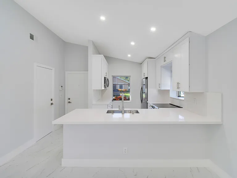 8055 Sweetbriar Way — Photo 4