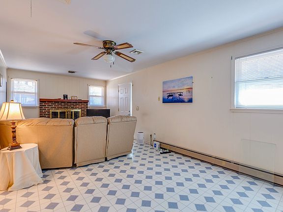 4th image of 2933 Donna Hill Dr
