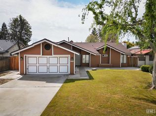 10009 Shadow Oak Way, Bakersfield, CA 93311