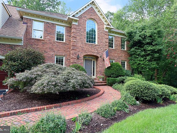 3rd image of 9404 Meadow Crossing Way