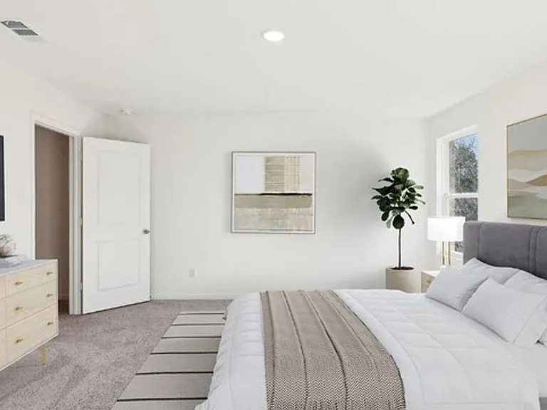 112 Connecticut Ct — Photo 4