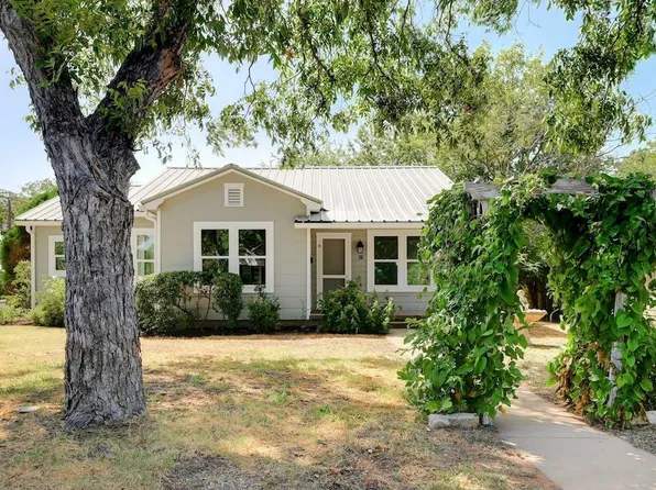 611 N Adams St, Fredericksburg, TX 78624