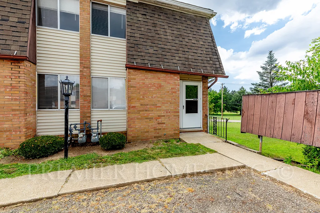 2 bed, 1.5 bath, $1,295 — Photo 3