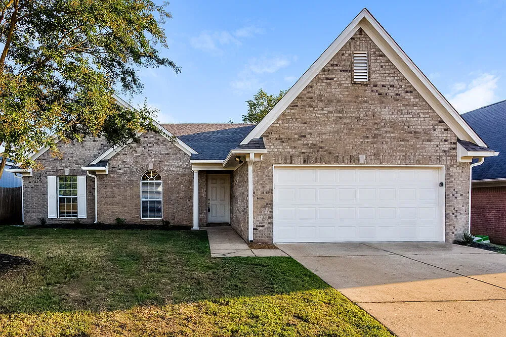 3 bed, 2.0 bath, 1621 sqft, $1,885 — Photo 1