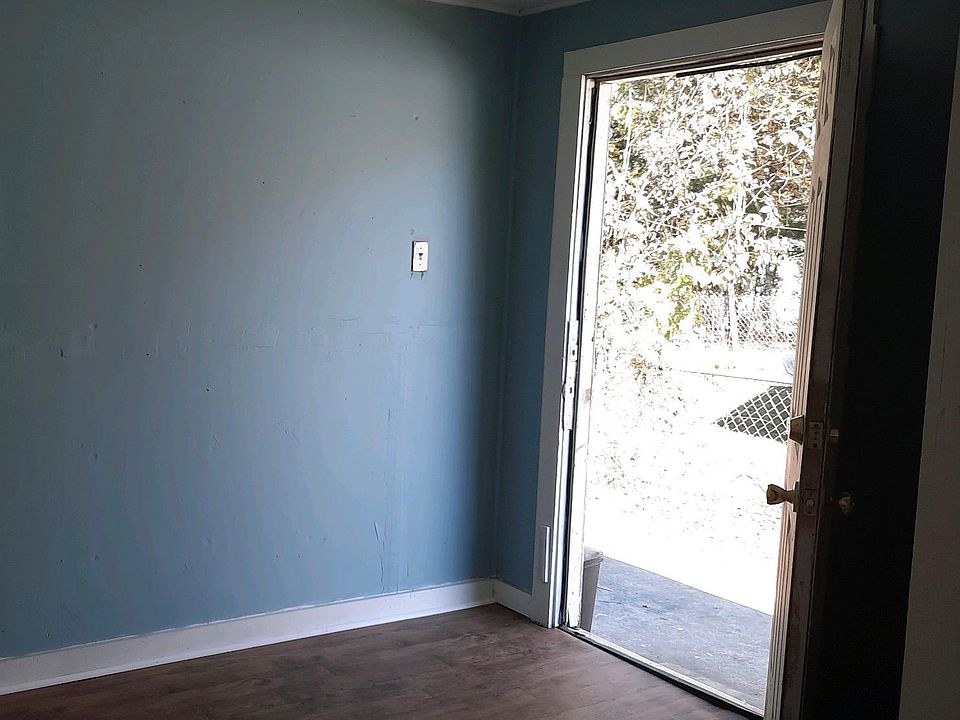 2nd image of 145 Maxwell Ln