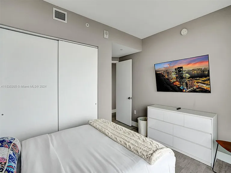 121 NE 34th St #1801 — Photo 54