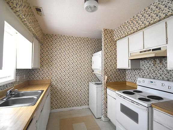 2nd image of 167 Brown Boulevard