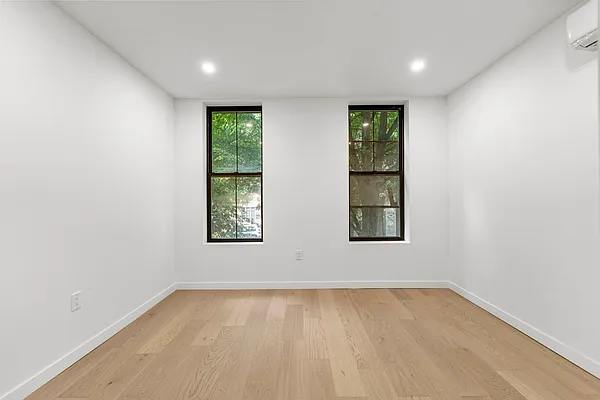Bedroom, photo 1
