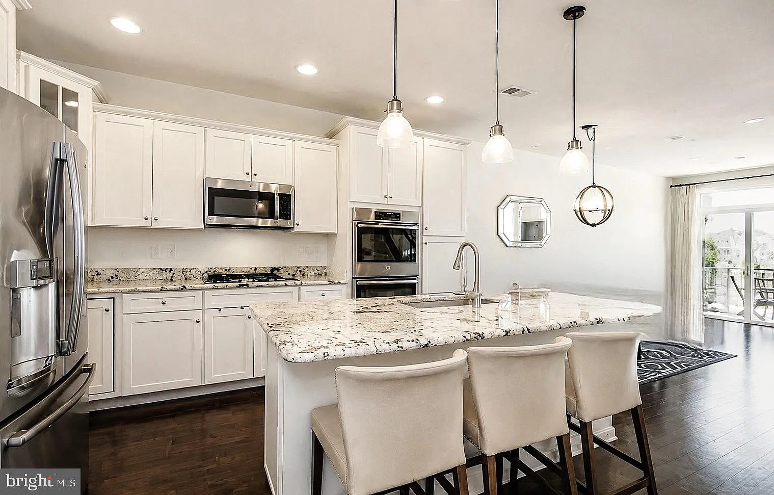 4 bed, 3.5 bath, 2151 sqft, $4,300 — Photo 2
