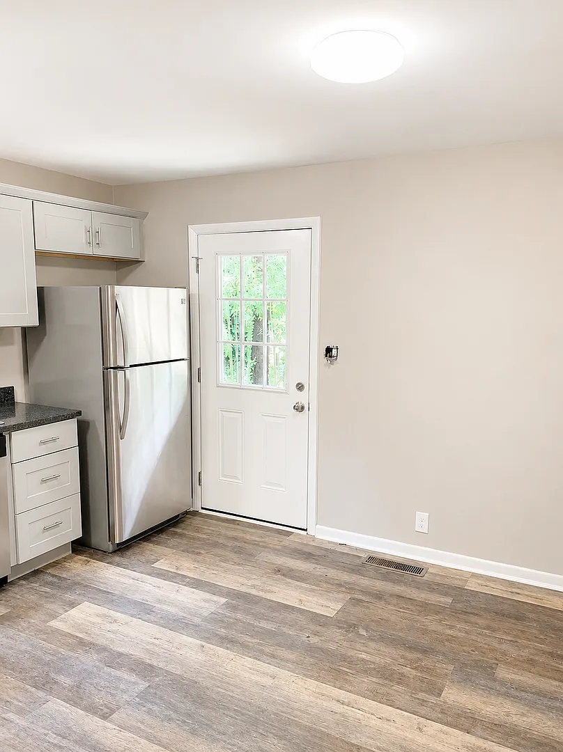 2 Bed 1 Bath Renovated Duplex — Photo 3