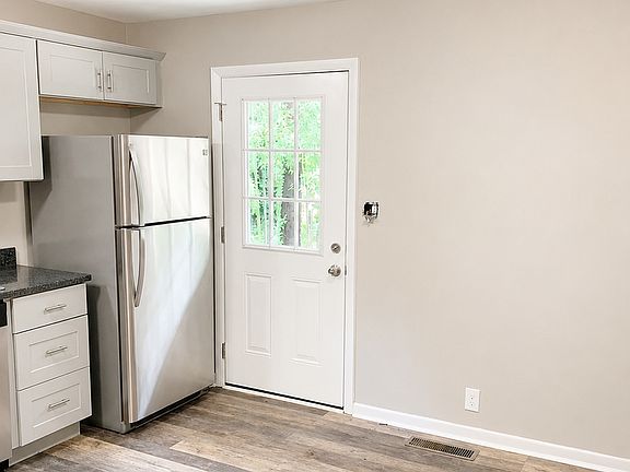 3rd image of 3104 Lemay Ct